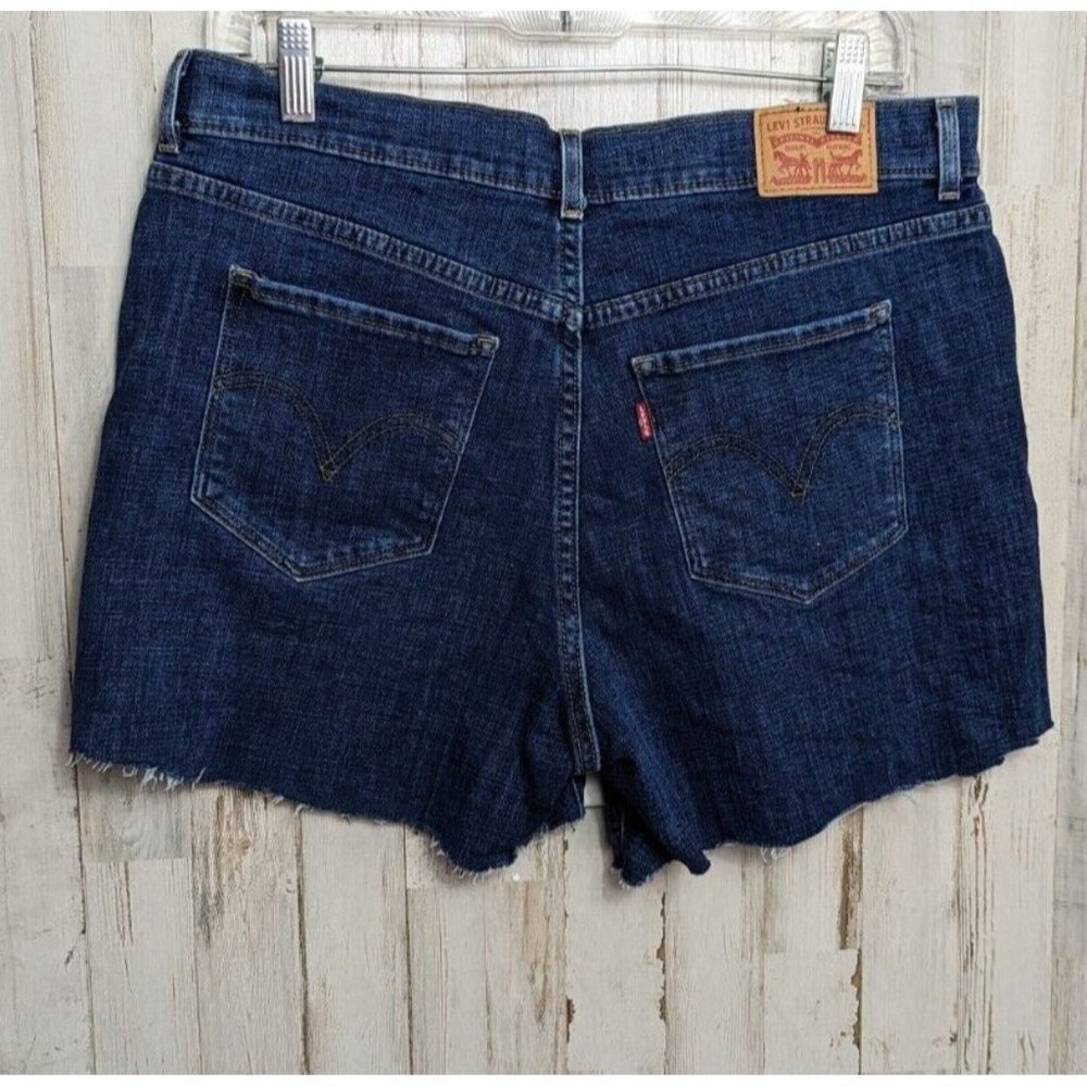 LEVI'S women's Classic Shorts Sz 30 Denim - Picture 4 of 8